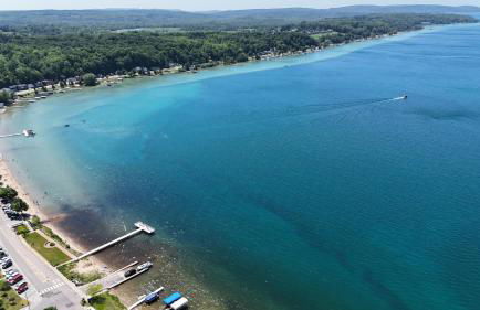 Lil's on the Lake Vintage Cottage on Crystal Lake - Foto 9