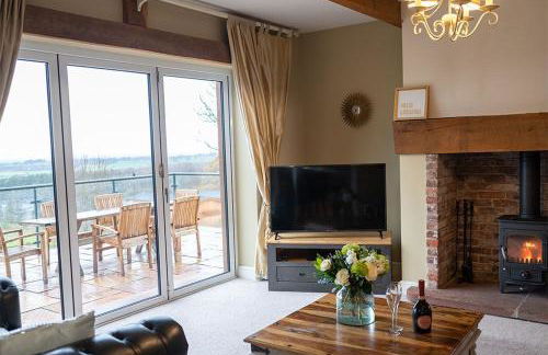 Orchard House, Castle Carrock, luxurious, characterful cottage with hot tub and countryside views - Foto 1