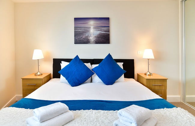 Meridian Quay Apartments - Photo 9