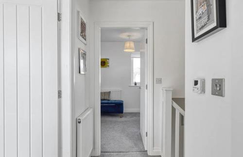 Modern Manchester House with Airport Links - Pass the Keys - Photo 14