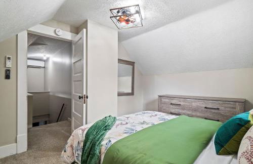 Entire Duplex w Historic District and Sleeps 12 - Foto 38