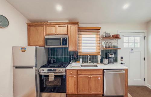 Stylish 2 BR 1 BA Apartment - Steps to the Ocean - Hidden Gem - Foto 4