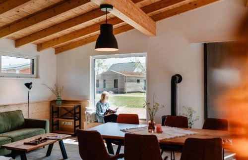 Moderne Ferienhäuser mit Kamin und Holzterrasse - 100 qm groß - Foto 8