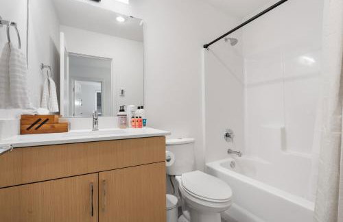 Luxe Central Home with Views & Rooftop - Foto 40