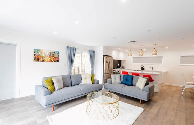 Brand New 5BR home with view of the sea - Photo 28