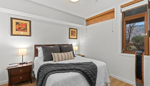 Lakeside luxury with hot tub and pool - Foto 3