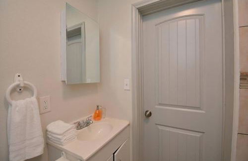 SuperValue Suite #2 @ East End Revitalized - Foto 15