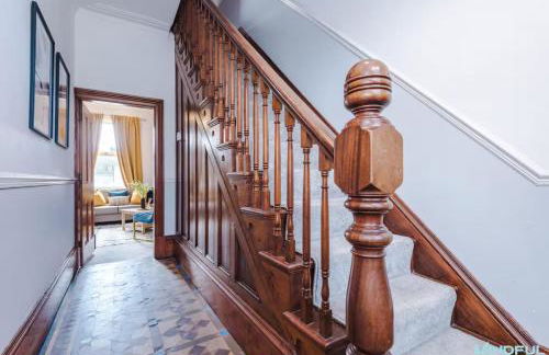 5BR House, Sleeps 10 guests - Free Parking - Business & Contractor Stays - Foto 12