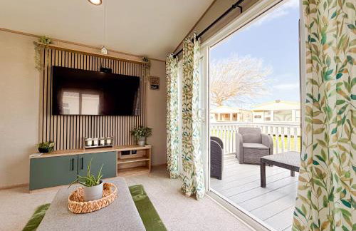 The Retreat - An Luxurious Caravan in Towyn, Wales - Photo 5