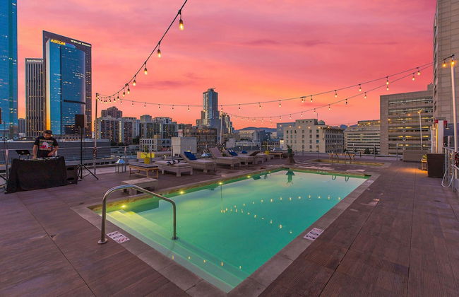 Stylish Deluxe 1BR At HWH by Oneluxstay - Foto 1