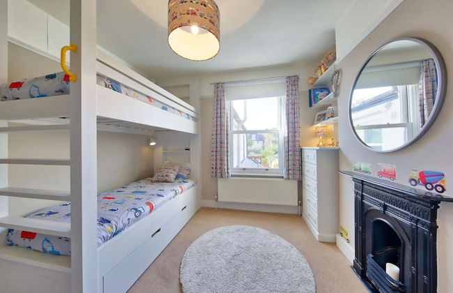 House - Sleeps 8 - Garden - Children's Play Area - Foto 6