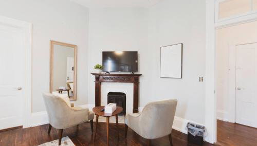 3-Bedroom with Balcony Walk to Forsyth Park - Foto 2