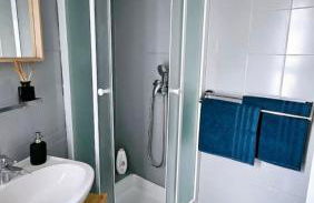 Cosy studio, proche HEC et gare - Foto 18