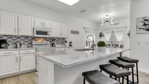 Stunning 5 bedroom pool home in gated community minutes from Disney - Foto 2