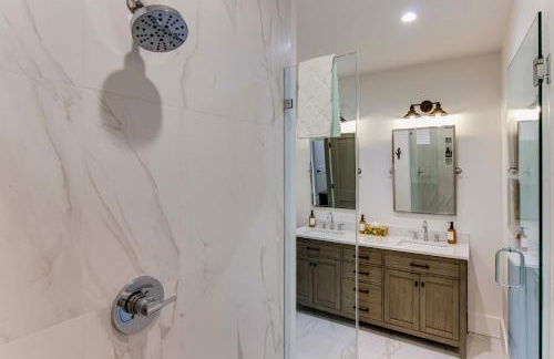 Deck and Mountain Views Black Chalet in Glenville - Foto 18