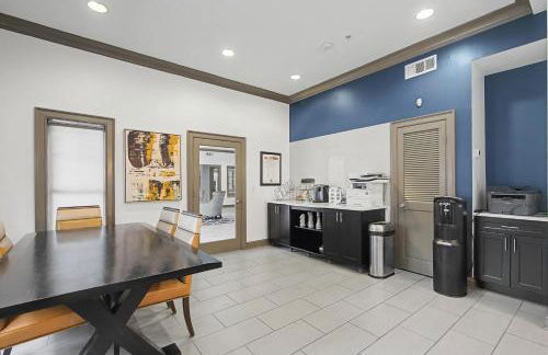 Luxury King Bed Suite - Pool - Gym - Parking - Foto 39