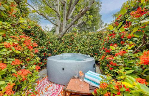 Yard and Hot Tub Historic Lake Worth Cottage! - Photo 27