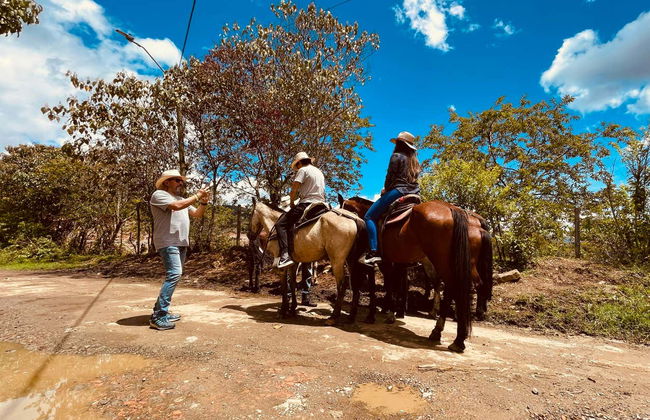 Paseo a caballo por Jardín - Photo 2