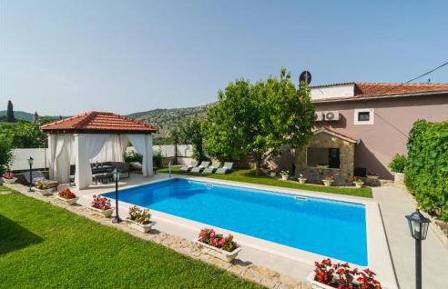 Three-Bedroom Apartment In Srinjine - Photo 1