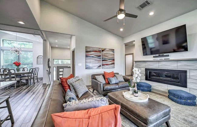 Upscale 5BR Home on Lake Travis With Hottub & Lake Views - Foto 19