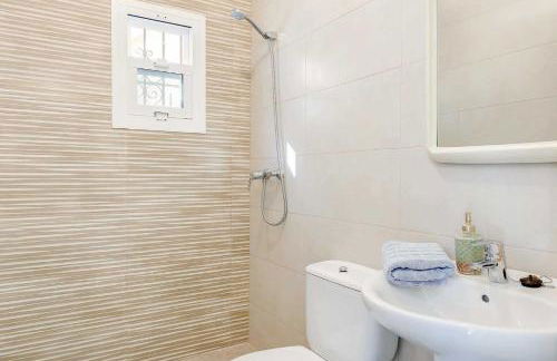 Private Heated Pool, Jacuzzi & 1225m2 garden in Villa Cipreses - Photo 14