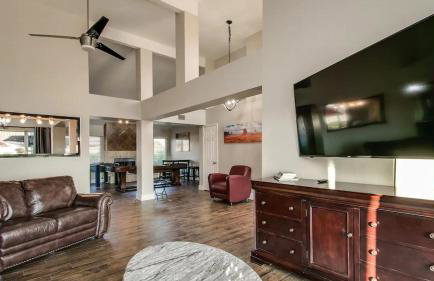 Spectacular Hilltop Home W/resort Like Backyard! - Foto 52