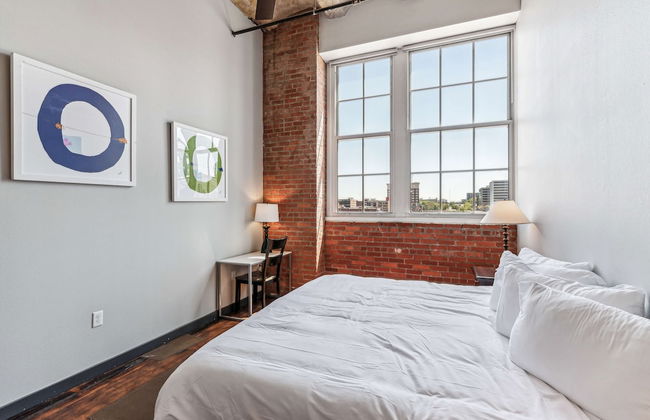 Luxury Historic Loft with Gym - Photo 61