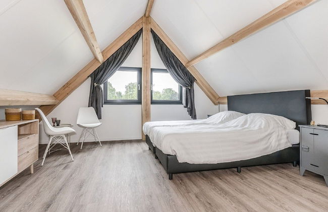 Holiday Home in Netherlands With Pond View - Photo 4