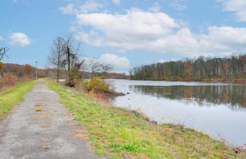 Walk to Lake Pet-Friendly Cottage in Jamestown! - Foto 27