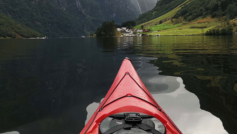 Tour de caiaque pelo fiorde de Nærøy