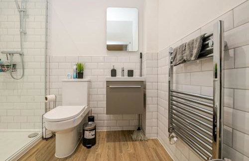 Brand New Apt - Beach Breeze Spacious 1-Bedroom Apartment with parking - sleeps 4 ppl- internet - Foto 62