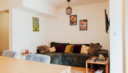 Alegr0 · 60s Chic Central Apartment w/ Garden - Foto 3