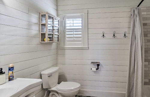 Hot Tub and Game Room! Family Schulenburg Retreat - Foto 32