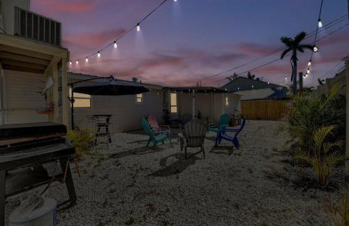 Beach Supplies | Fire Pit | Walk to Beach & Marina - Foto 36