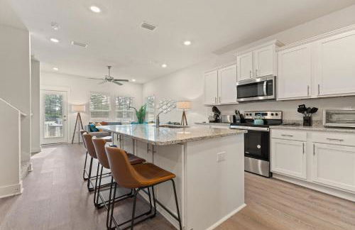 Mins to the Beach/King Beds/Arcade-Snowbird Deals! - Foto 16