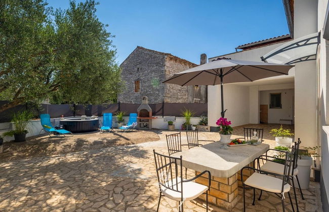 Adorable Home With Private Garden and Bubble Bath - Foto 29