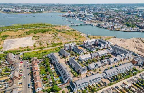 Sun-Soaked- Charming Views Overlooking the Harbour - Foto 4