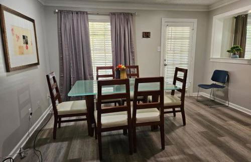 Luxury Pool with King beds Near Shops and Dining - Foto 44