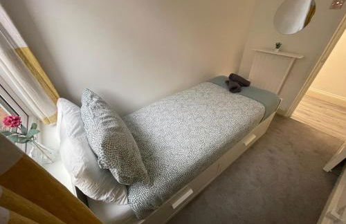 Spacious Flat! Sleeps 7, Pet Friendly and Parking - Photo 22