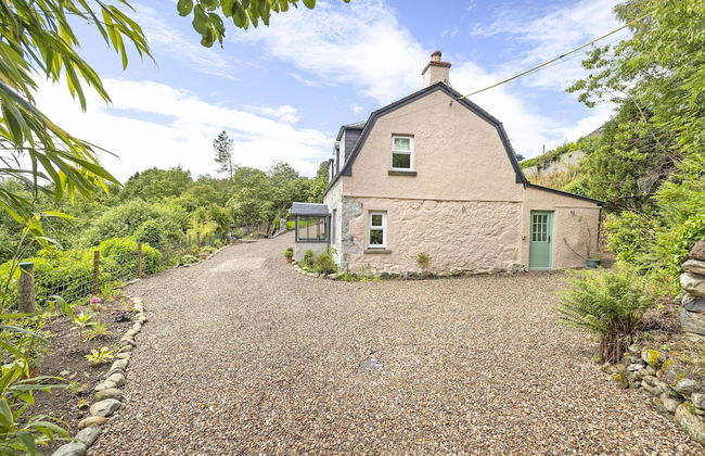 JOIVY Exceptional Cottage W/ Stunning Country Views - Photo 52