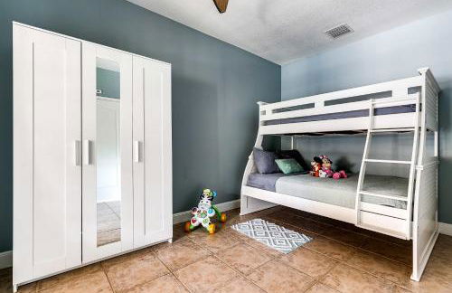 South Florida Spacious Oasis 4BR Retreat with 2 King Beds, Amazing Pool, near Beaches - Photo 78