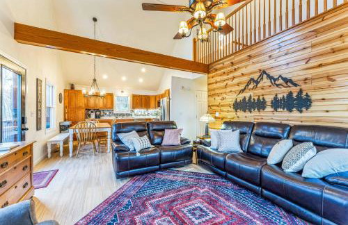 'The Eagles Nest at Alpine' Cabin w/ Fireplace! - Photo 4
