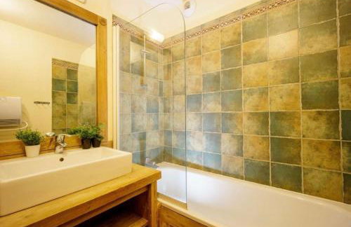 Appartements - PISCINE INTÉRIEURE Sauna - PARKING Privé Étage 1 - Centre Village - Résidence Cami Réal - avec LINGE et MÉNAGE de fin de Séjour Compris - Foto 43