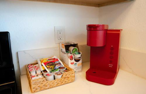 1 Block from Beach - Steps from Restaurants & Shops - Foto 8