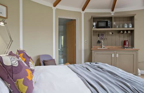 Nether Farm Roundhouses - Henmore Water & Sturston Winds with hot tubs - Bradley Wood no hot tub - Foto 18