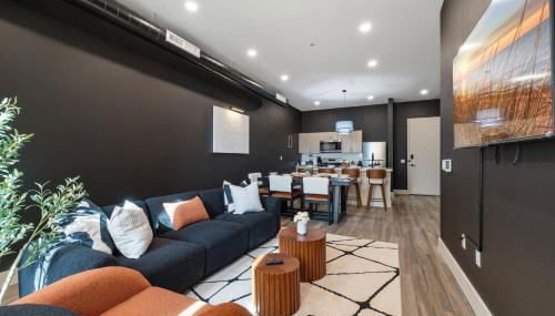 2BR 2BA, King bd, Gym, Free Parking, 8min to Train - Foto 2