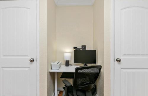 Spacious 4BR 2 5BA Family Retreat Pool Near Beach - Foto 30