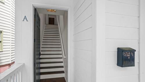 Downtown at The Peach House Dogs Welcome Fully Fenced Yard and Off-street Parking - Foto 3