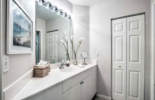 Waterfront Condo with Lanai and Views - Walk to Beach! - Photo 16