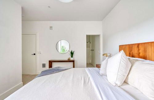 The Cascadia Retreat - Luxury Home - 90 WalkScore - Photo 32